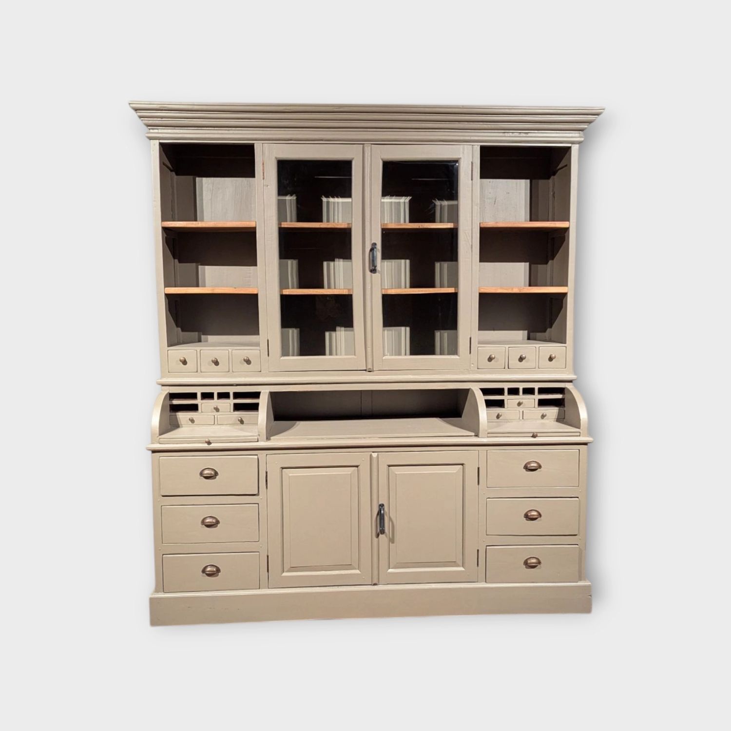Grutterskast / Buffetschrank in warmer Tonfarbe – Teakholzschrank mit viel Stauraum