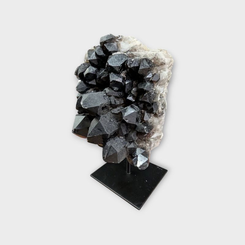 Rookkwarts op standaard – Beschermende edelsteen decoratie | H 18 x B 10 cm