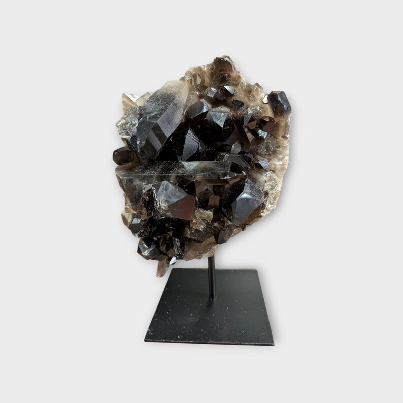 Rookkwarts op Standaard – Aardende Edelsteen Decoratie | H 20 x B 13 cm