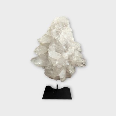 Bergkristal op standaard – Natuurlijke edelsteen decoratie | H 26 x B 20 cm