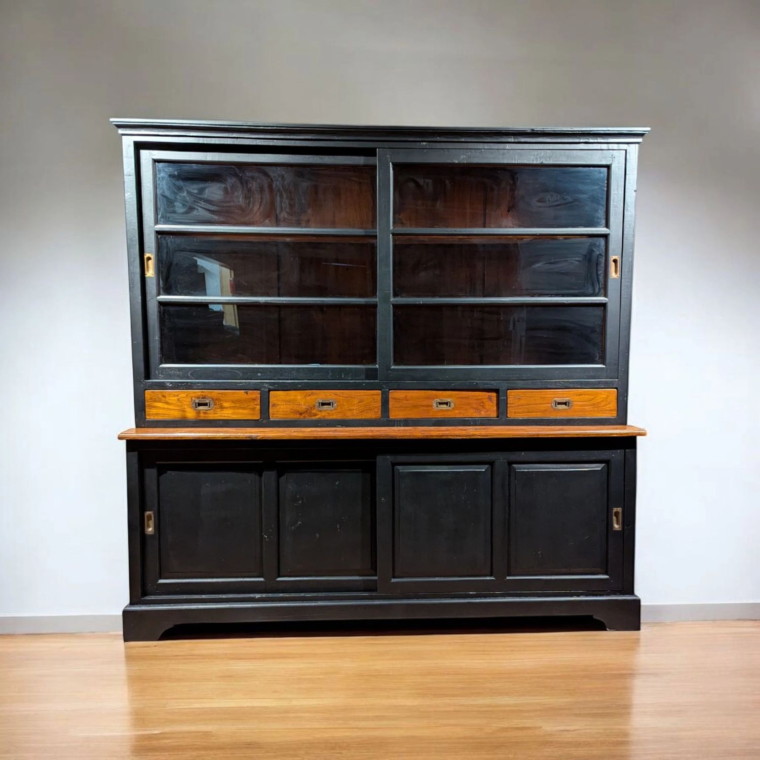 Sideboard in matt black combined with solid teak wood - 10% discount at Woonwinkel ff iets anders in Goirle