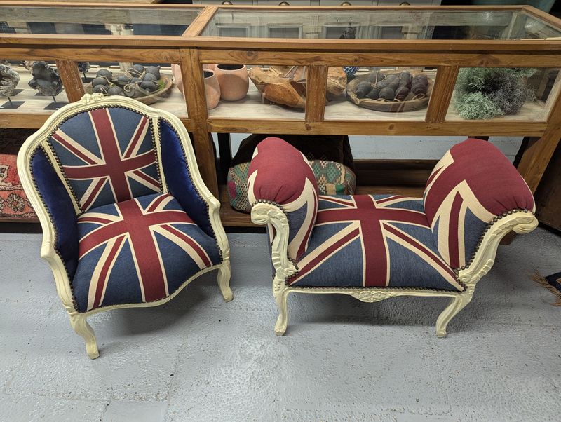 Oud-Engelse Barok Stoel met Union Jack Poef – Eyecatcher met Britse Flair