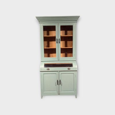 Teakhouten smalle grutterskast met vitrine – landelijke buffetkast met bolglas exclusief te verkrijgen bij woonwinkel ff iets anders in Goirle of bestel online, snelle levering door heel de Benelux!