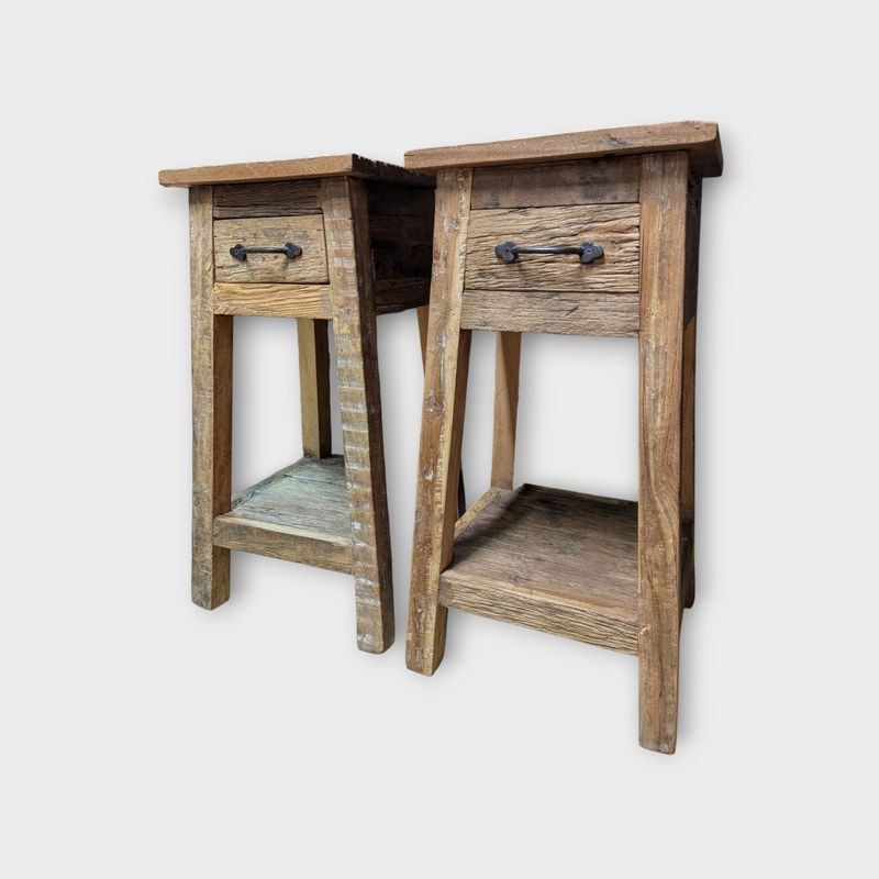 Set van 2 oude houten nachtkastjes – stoer en karaktervol