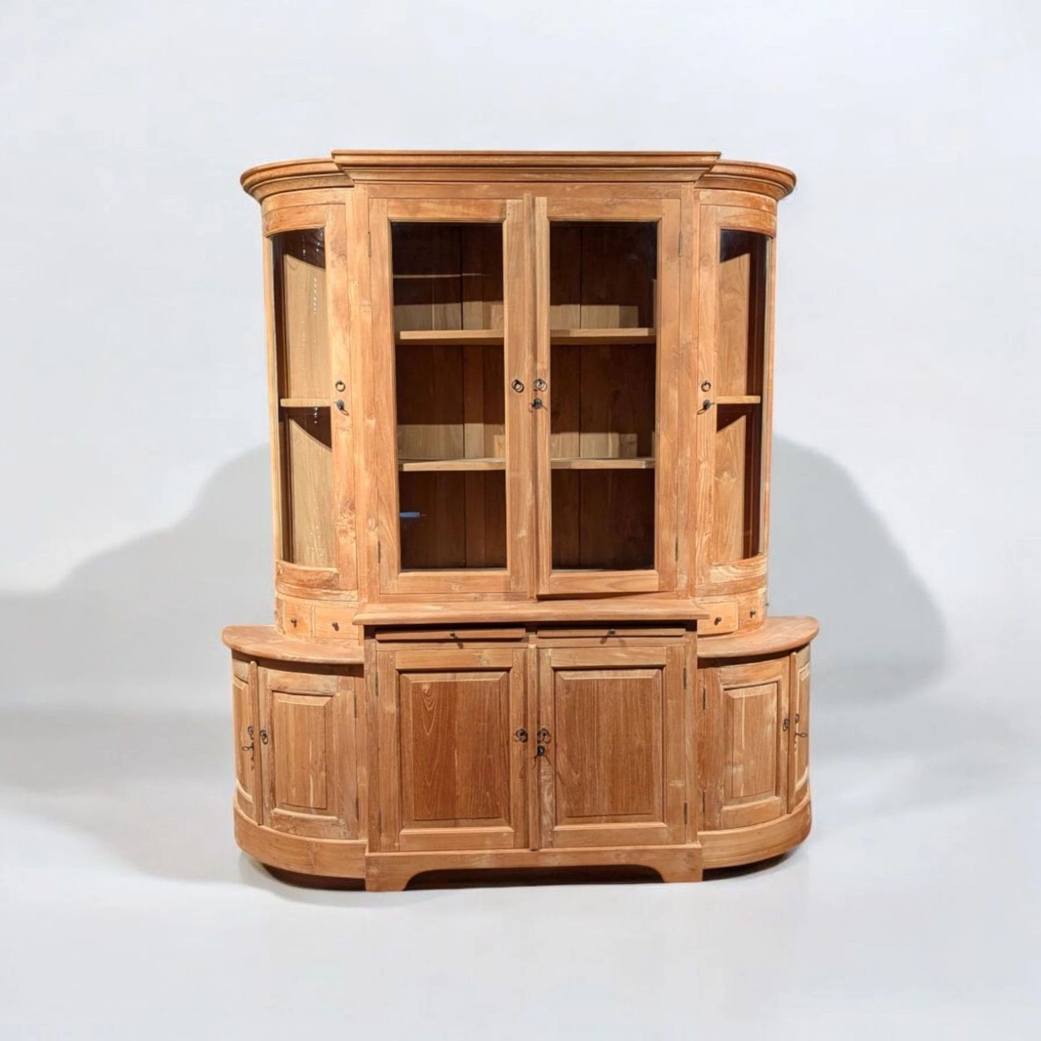 Unieke teakhouten buffetkast met optie restyling op maat. Elke RAL kleur is mogelijk. Snelle levering mogelijk.