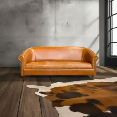 Vintage leather sofas and armchairs - Chesterfield style with character and patina - Home furnishings store 
