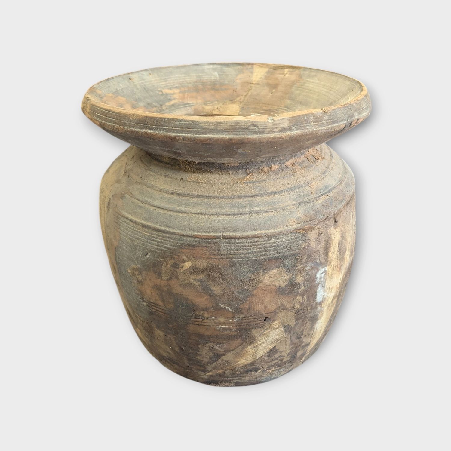 Wide Nepalese pot – robust decoration with a weathered character