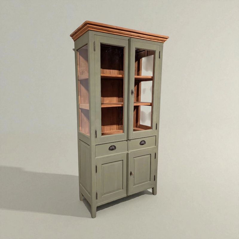 Landelijke vitrinekast buffetkast in kallkverf Olive Drab met glas aan drie zijden, twee lades en onderkast - Pure & Original