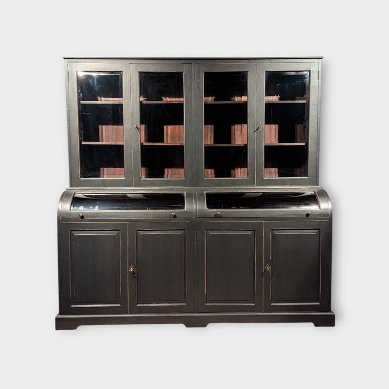 Authentieke grutterskast van teak – mat zwart met old look buffetkast