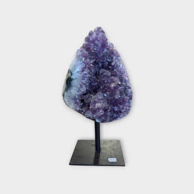 Amethist paars op standaard Brazilië – Edelsteen H21 x B11 cm