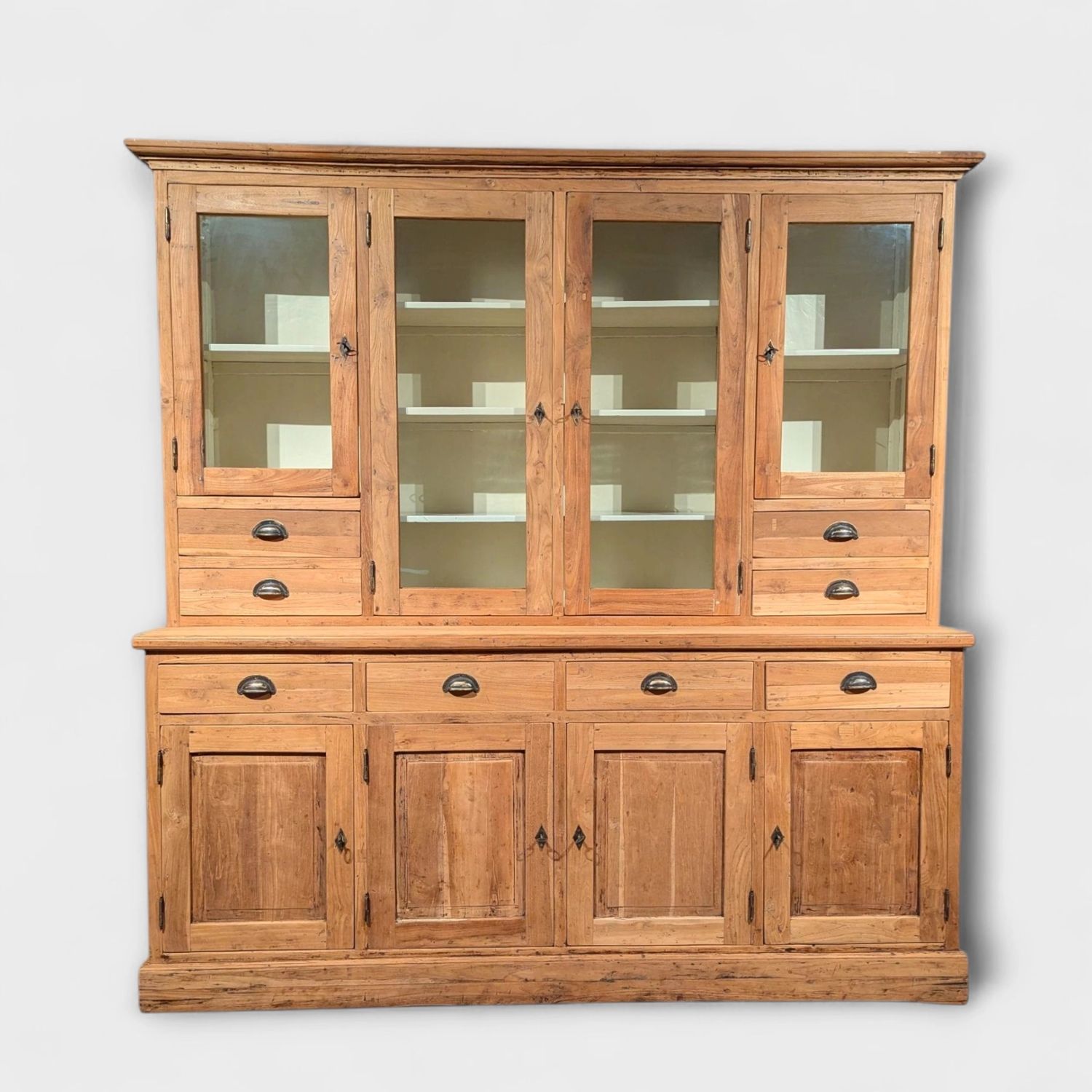 Landelijke geborsteld teakhouten buffetkast – stijlvol, ruim en tijdloos