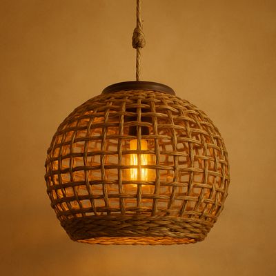 Grote landelijke hanglamp van gevlochten bananenblad Grote landelijke hanglamp van gevlochten bananenblad