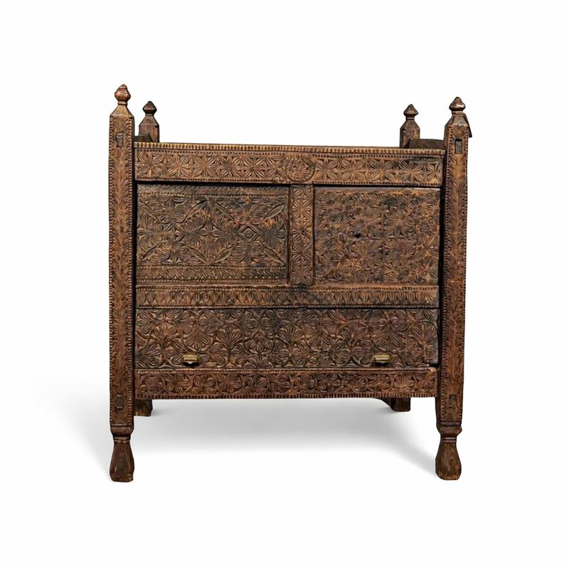 Armoire rurale unique et ancienne