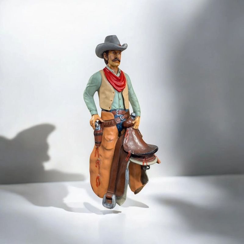 Lebensgroße Cowboy-Statue – Polyester-Dekoration für Gastronomie, Shop und Themendekoration
