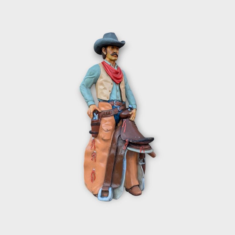 Lebensgroße Cowboy-Statue – Polyester-Dekoration für Gastronomie, Shop und Themendekoration