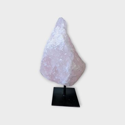 Rozenkwarts op Standaard – Liefdevolle Edelsteen Decoratie | H 20 x B 12 cm