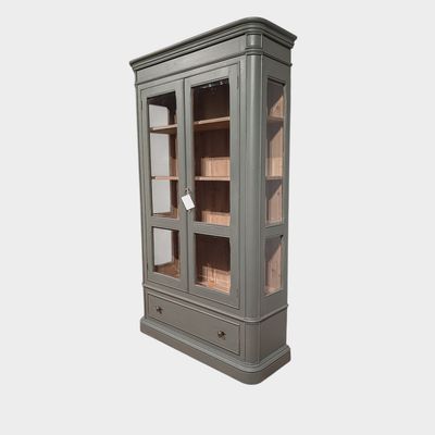 Vitrinekast teakhout woudgroen – landelijke keukenkast met facetglas Vitrinekast teakhout woudgroen – landelijke keukenkast met facetglas