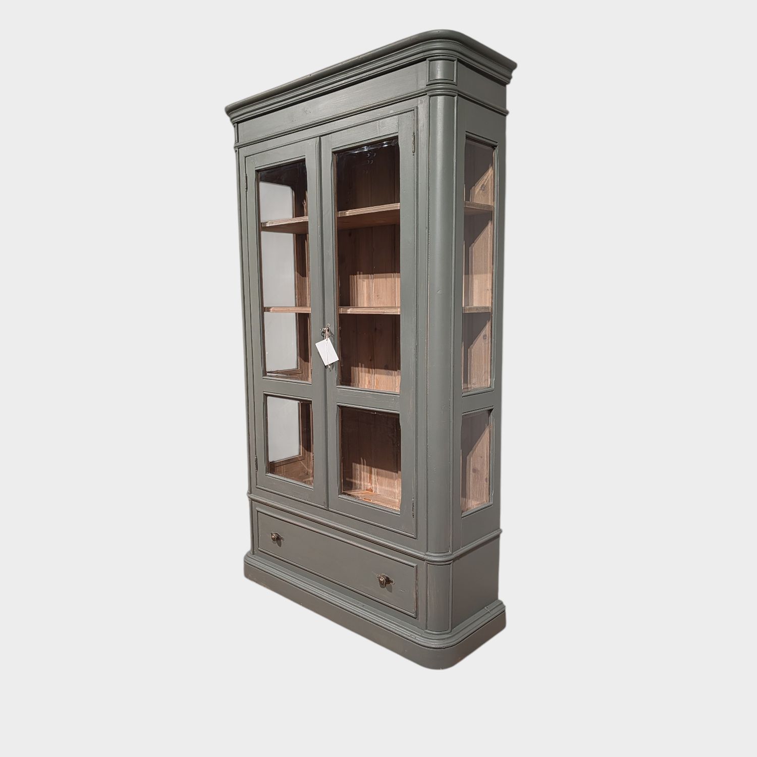 Vitrinekast teakhout woudgroen – landelijke keukenkast met facetglas