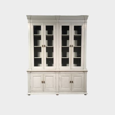 Hoge buffetkast 242 cm leemkleur – landelijke vitrinekast voor hoge plafonds Buffetkast warme grijze tint met vitrinedeuren en opbergruimte - Extra hoog model