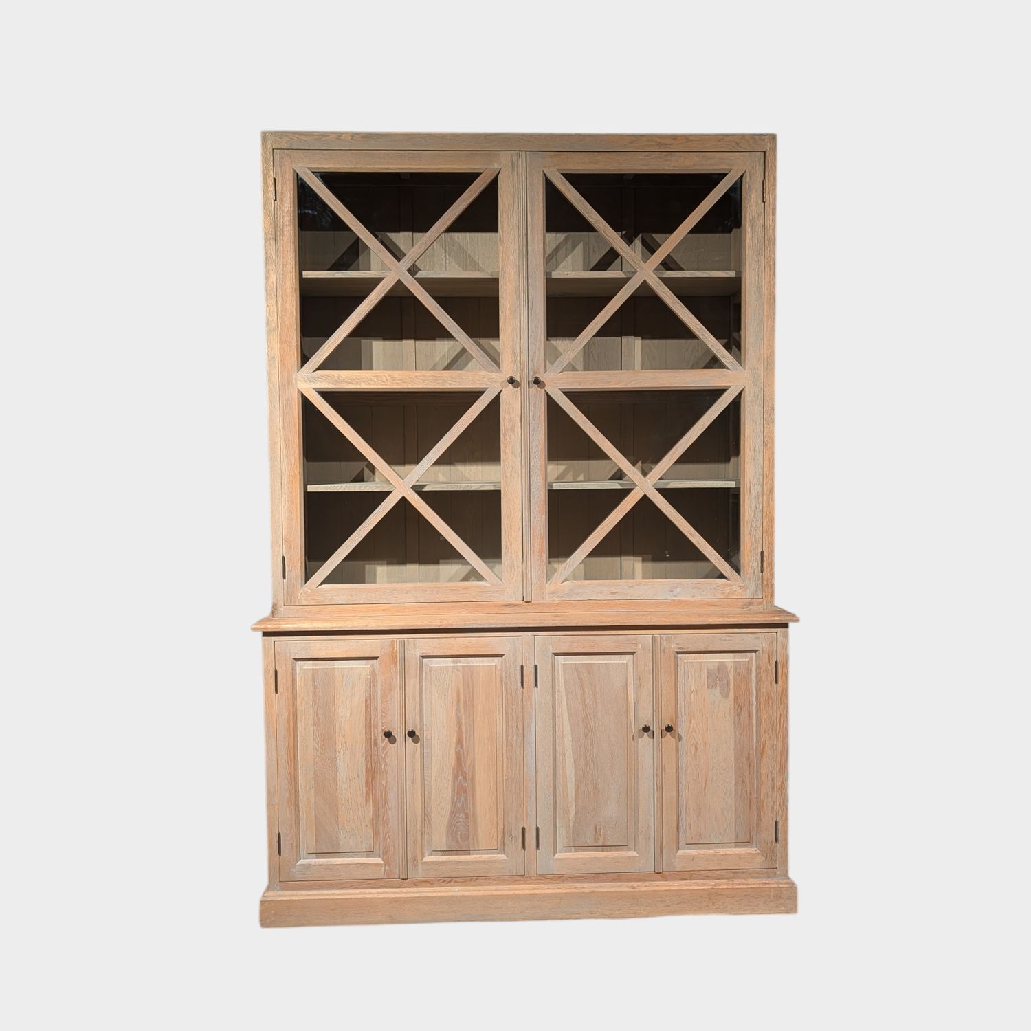 Eikenhouten buffetkast landelijk - vitrinekast met kruislings glas en opbergruimte