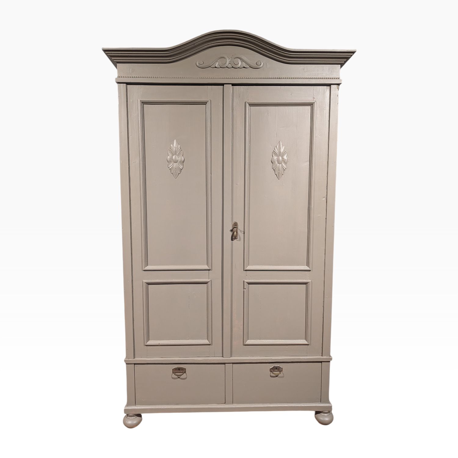 Garderobekast landelijk leemkleur tweedeurskast kast met planken woonkamer keuken opbergkast