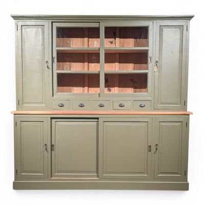 Buffetkast teakhout olijfgroen | Landelijke vitrinekast | Grote servieskast 225 x 235 cm