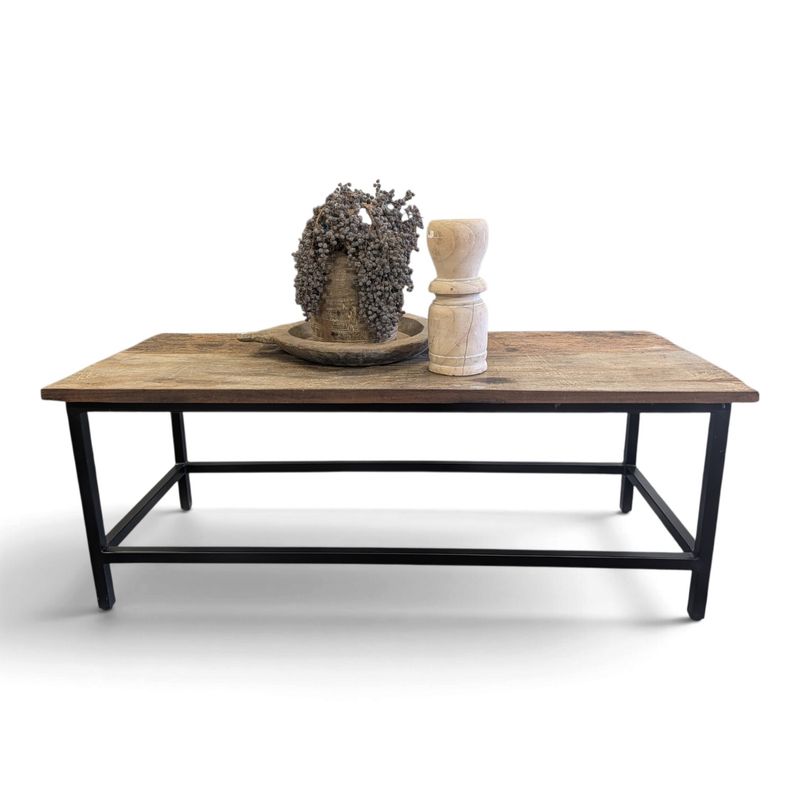 Landelijke Salontafel Oud Hout met Zwart Metalen Onderstel – 120 × 50 × 46 cm