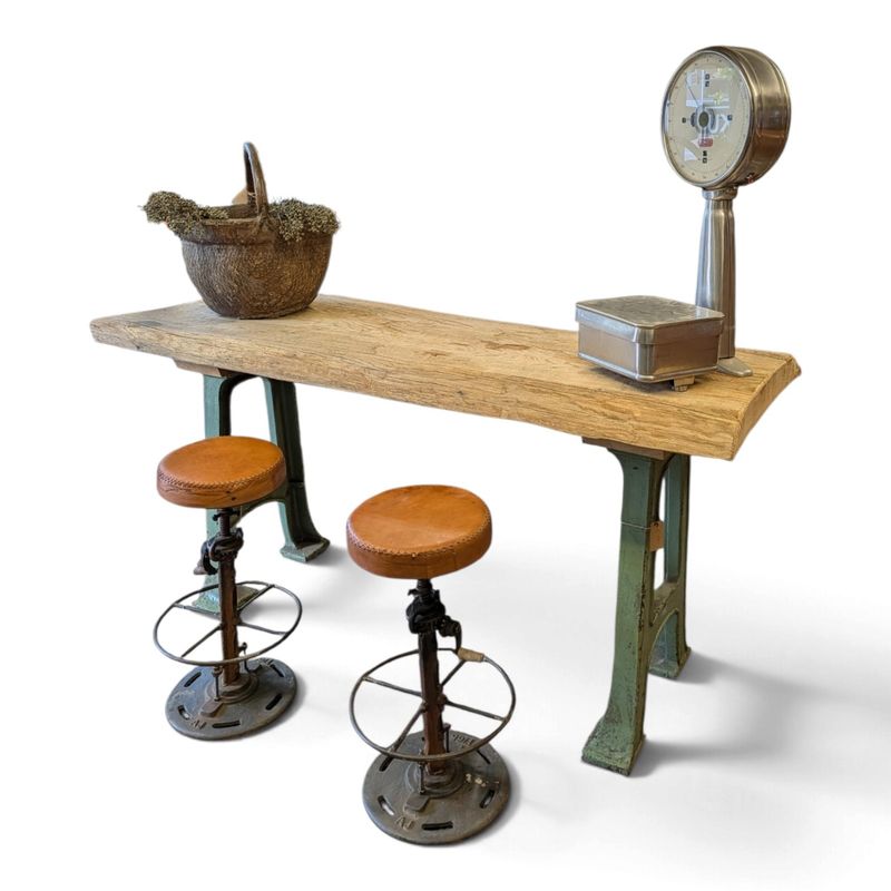 Bartafel industrieel eikenhout met metalen onderstel | Vintage bartafel met Frans eiken blad