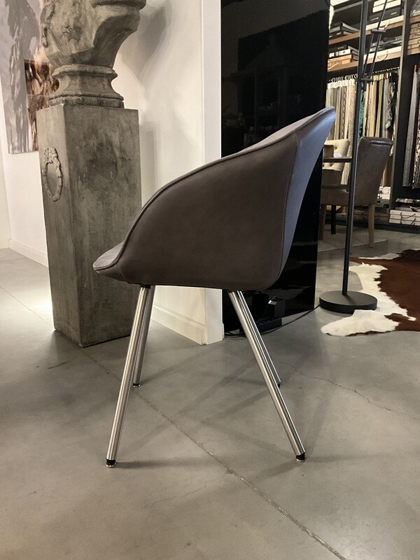 Eetkamer. Fauteuil