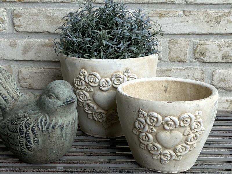Bloempot met hartje klein 
14,5x14,5x12cm