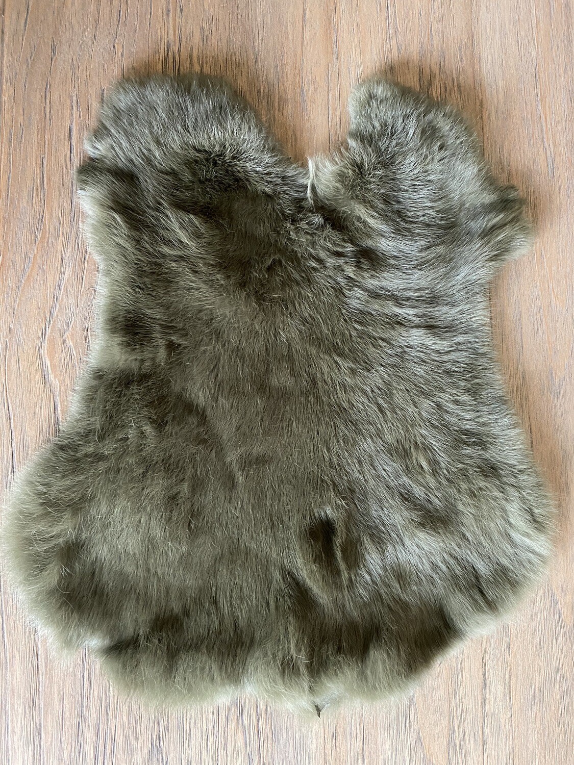 Konijnenvachtje groen 
45-50cm