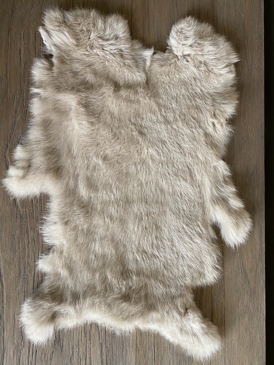 Konijnenvachtje beige 
45-50cm