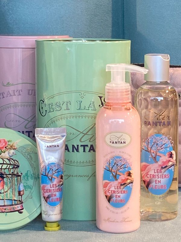 Beauty body  kersenbloesem en freesia