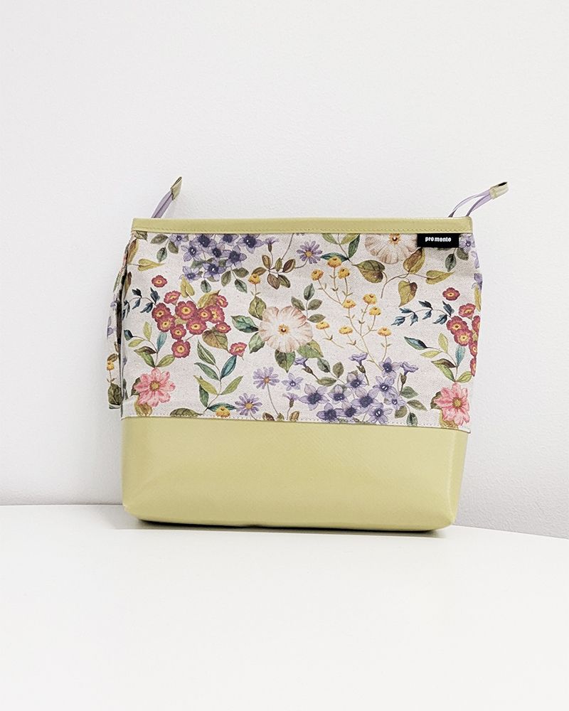 Einzelstück – Kosmetiktasche – Blüten Einzelstück – Kosmetiktasche – Blüten