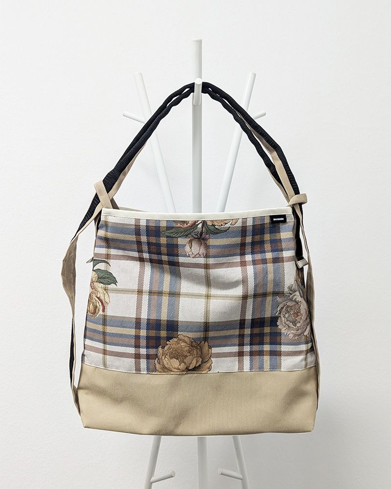 Einzelstück – Taschenrucksack – Karo-Blüten