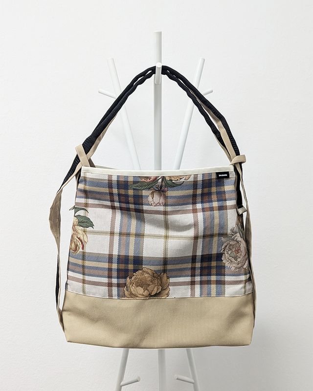 Einzelstück – Taschenrucksack – Karo-Blüten