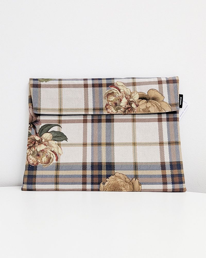 Einzelstück – Laptophülle 13 Zoll – Karo-Blüten