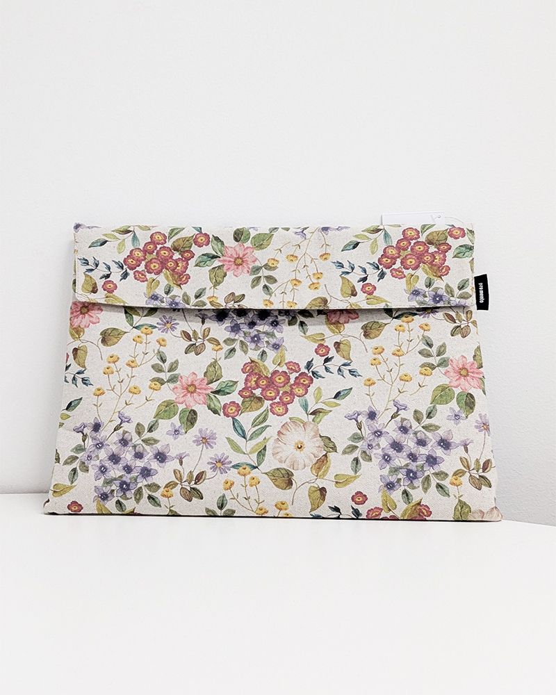Einzelstück – Laptophülle 13 Zoll – Blüten Einzelstück – Laptophülle 13 Zoll – Blüten