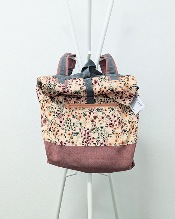 Einzelstück – Rolltop Backpack – Blümchen Einzelstück – Rolltop Backpack – Blümchen