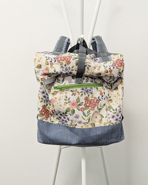 Einzelstück – Rolltop Backpack – Blüten Einzelstück – Rolltop Backpack – Blüten