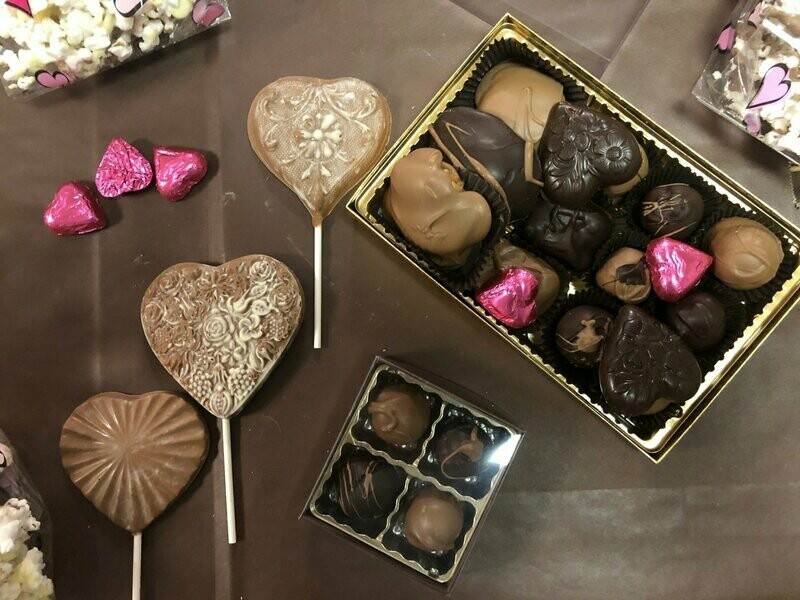 Chocolate Lace Heart Pops