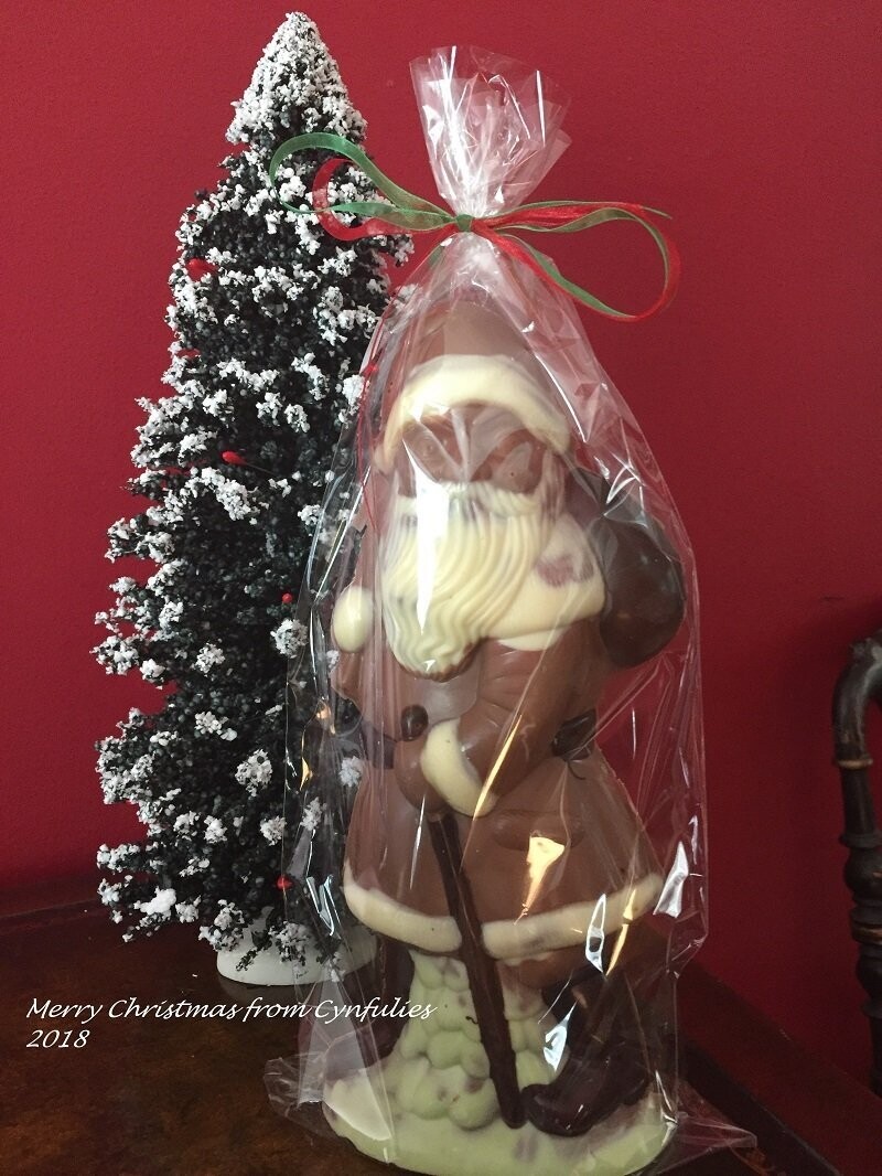 Medium Milk Chocolate Traveling Santa with Pack