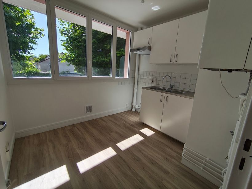 Corbeil essonnes spacieux F2 avec balcon