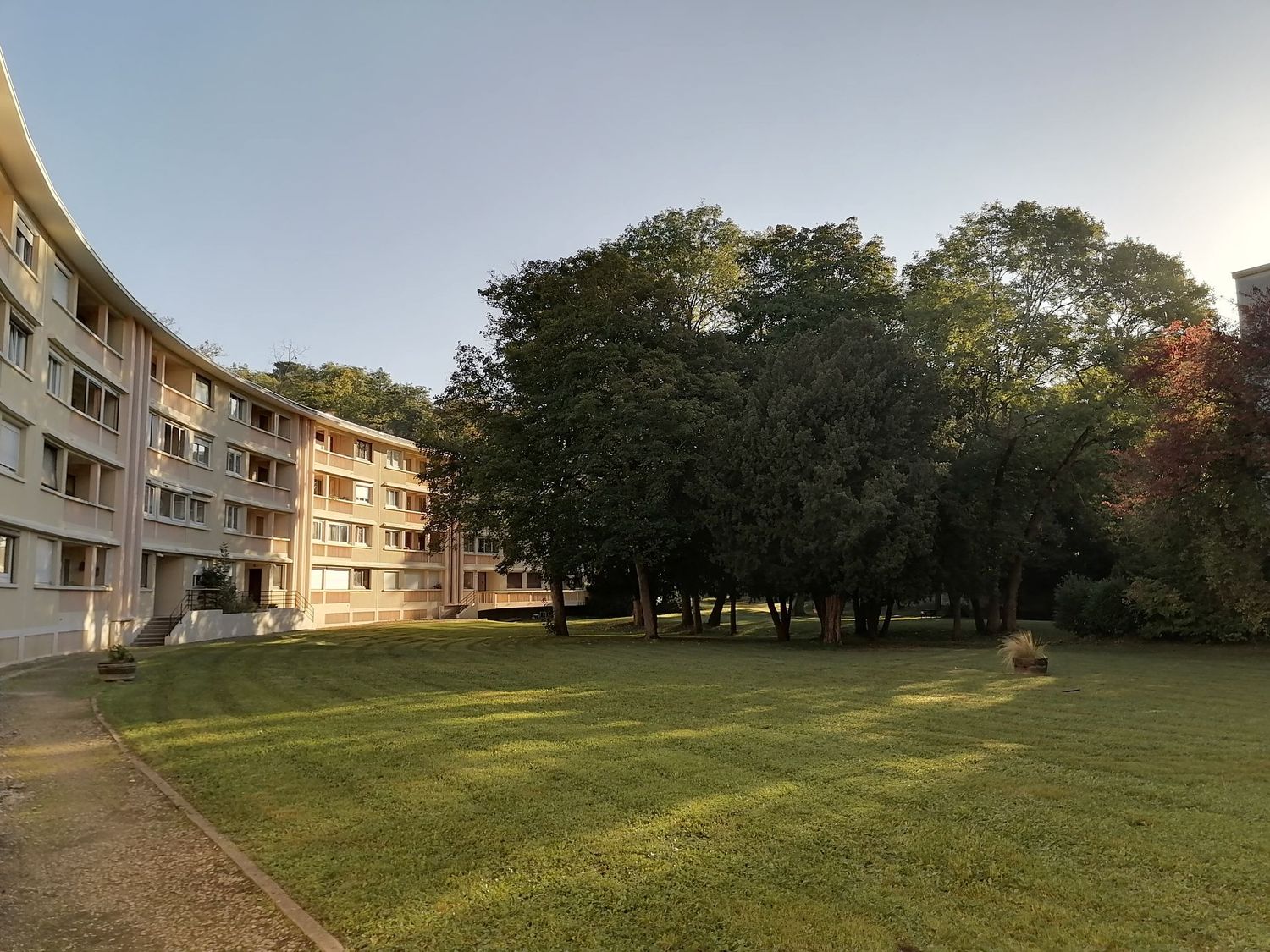 Corbeil Essonnes F2 proche bords de seine