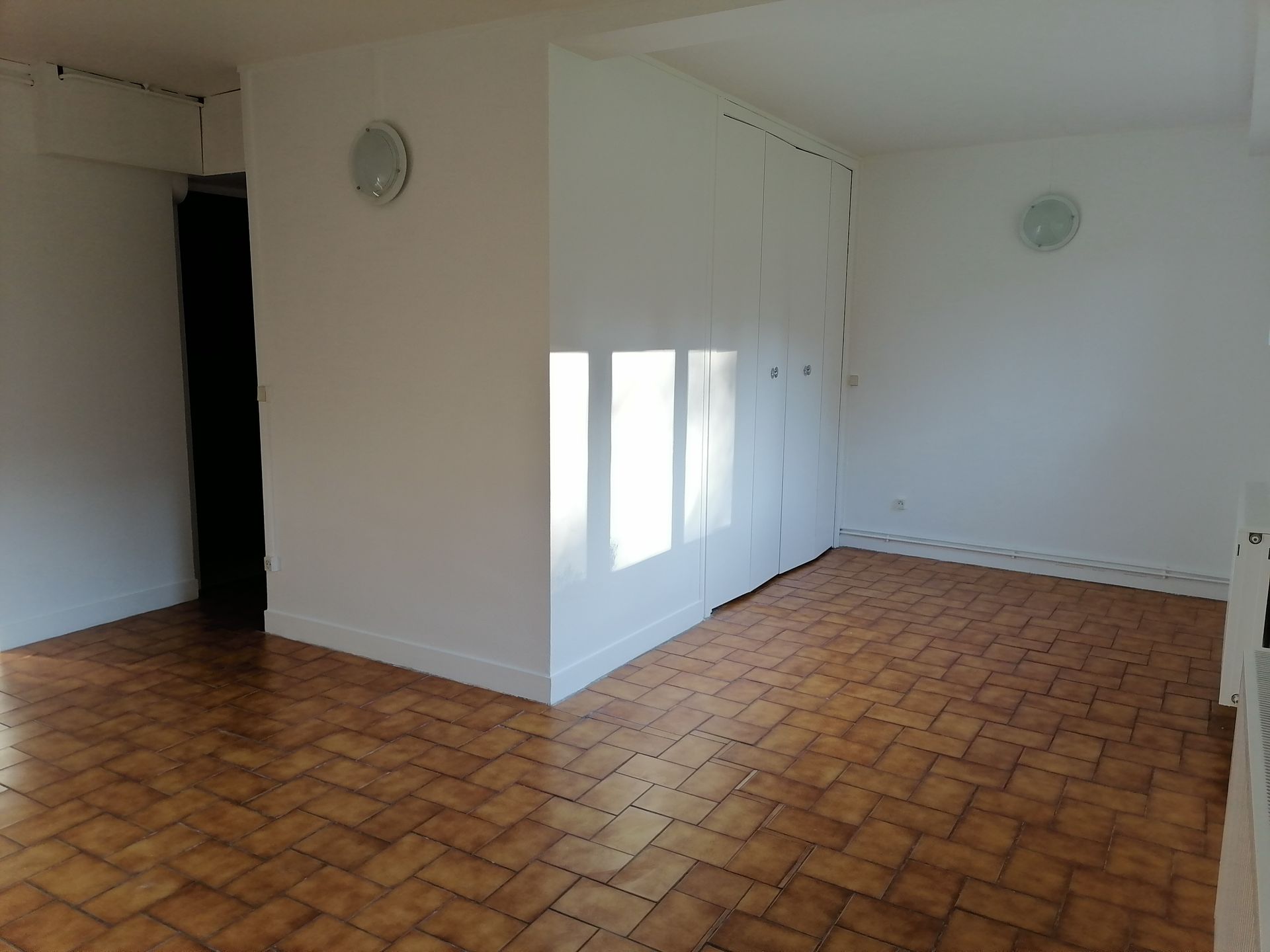 Corbeil Essonnes F2 proche bords de seine