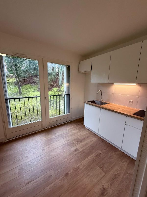 Baulne proche gare RER  studio spacieux