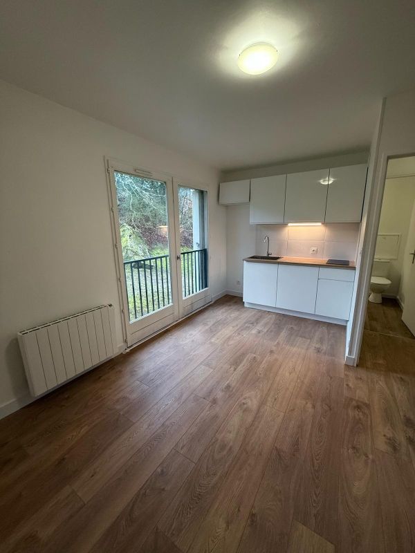 Baulne proche gare RER  studio spacieux