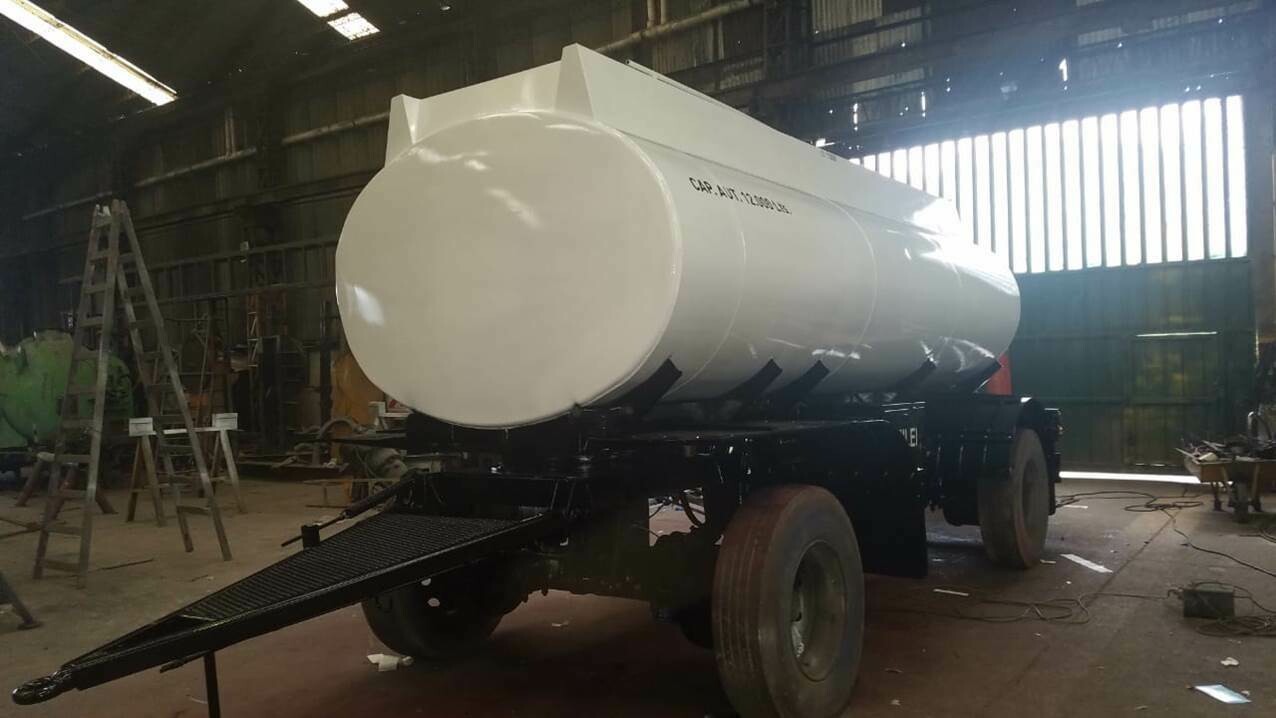 Acoplado acero al carbono de 12 m3 2 ejes