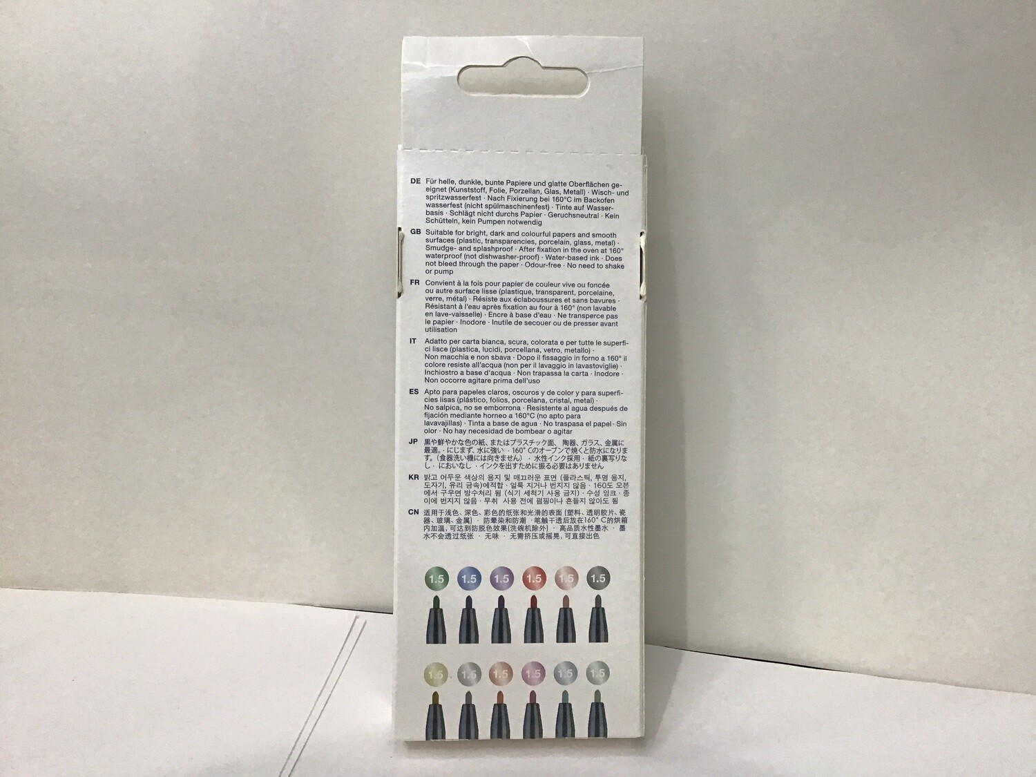 12 metallic markers box