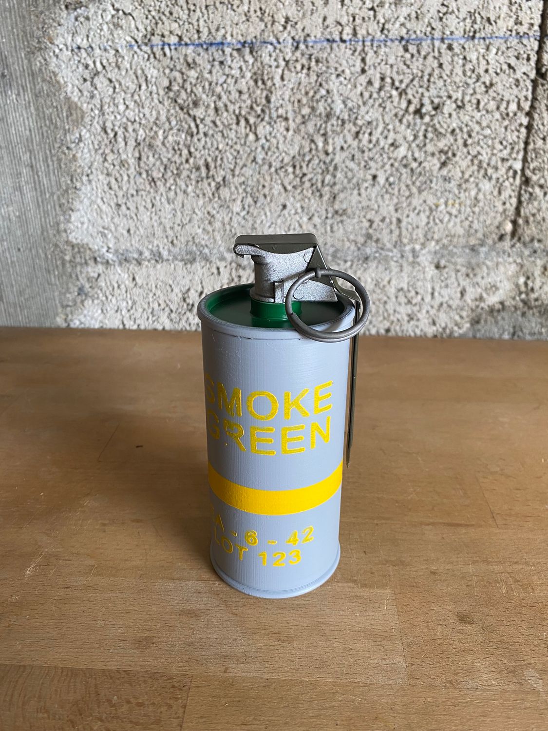 US WW2 M18 Green Smoke Grenade Reproduction With Metal Spoon &amp; Ring